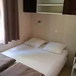 Paradis Bellerive Кемпинг Montfrin