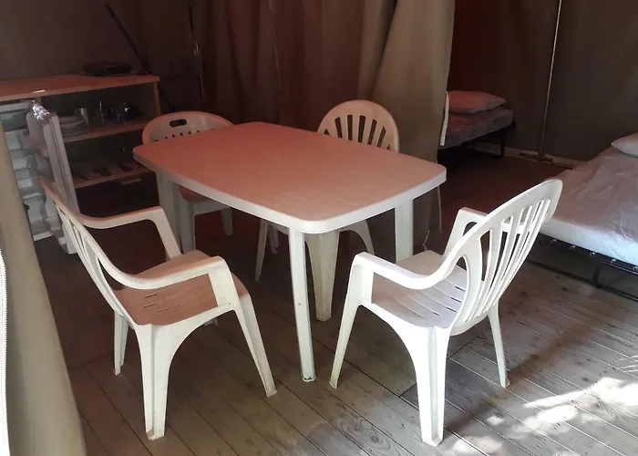 Κάμπινγκ Paradis Bellerive 3*